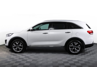 Подержанный автомобиль Kia Sorento 2017 года (8 фото)