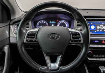 Подержанный автомобиль Hyundai Sonata 2018 года (22 фото)