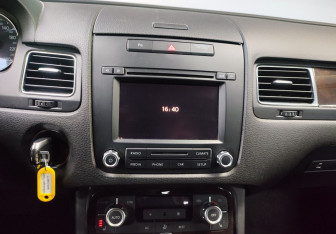 Подержанный автомобиль Volkswagen Touareg 2012 года (16 фото)