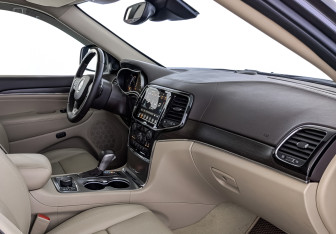 Подержанный автомобиль Jeep Grand Cherokee 2021 года (13 фото)