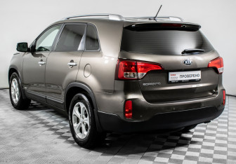 Подержанный автомобиль Kia Sorento 2017 года (7 фото)