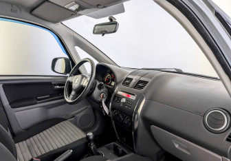 Подержанный автомобиль Suzuki SX4 Hatchback 2013 года (11 фото)