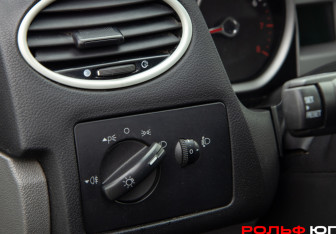 Подержанный автомобиль Ford Focus Sedan 2010 года (18 фото)