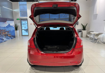 Подержанный автомобиль Kia Ceed Hatchback 2011 года (6 фото)