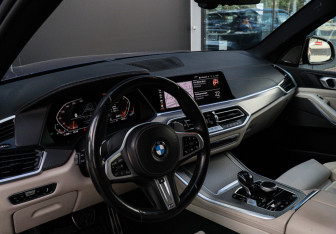 Подержанный автомобиль BMW X5 2020 года (12 фото)