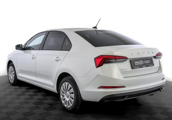 Подержанный автомобиль Skoda Rapid Liftback 2021 года (7 фото)