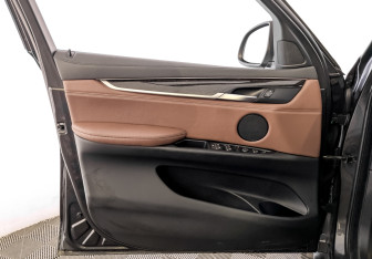 Подержанный автомобиль BMW X6 2018 года (19 фото)