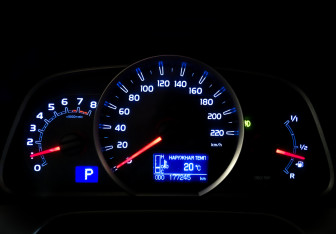 Подержанный автомобиль Toyota RAV4 2014 года (13 фото)