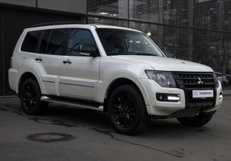 Подержанный автомобиль Mitsubishi Pajero 2020 года (3 фото)