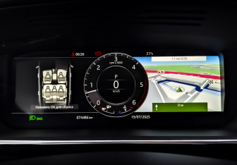 Подержанный автомобиль Land Rover Range Rover 2018 года (13 фото)