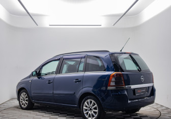 Подержанный автомобиль Opel Zafira Compactvan 2011 года (7 фото)
