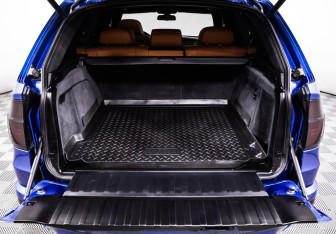 Подержанный автомобиль BMW X5 M 2012 года (23 фото)