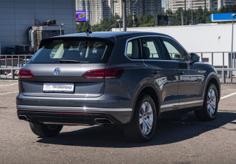 Подержанный автомобиль Volkswagen Touareg 2020 года (5 фото)