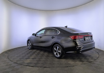 Подержанный автомобиль Kia Cerato Sedan 2019 года (7 фото)