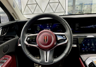 Подержанный автомобиль Hongqi E-HS9 2021 года (16 фото)