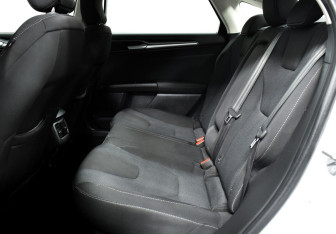 Подержанный автомобиль Ford Mondeo Sedan 2016 года (11 фото)