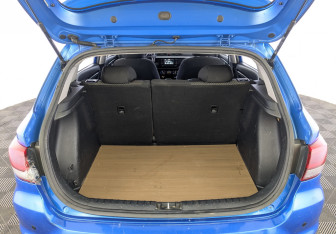 Подержанный автомобиль Kia Rio Hatchback 2019 года (10 фото)