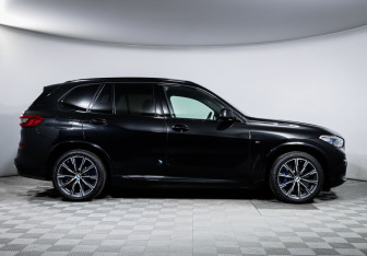 Подержанный автомобиль BMW X5 2019 года (4 фото)