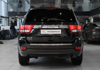 Подержанный автомобиль Jeep Grand Cherokee 2012 года (5 фото)