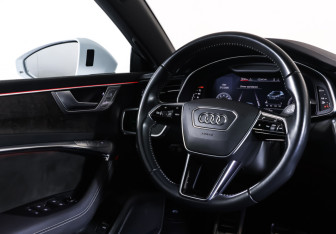 Подержанный автомобиль Audi A7 2020 года (12 фото)