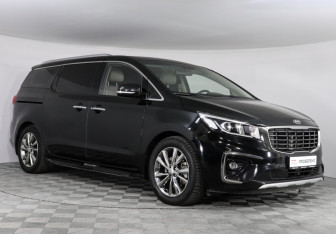 Подержанный автомобиль Kia Carnival 2020 года (3 фото)
