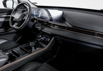 Подержанный автомобиль Exeed LX 2023 года (13 фото)