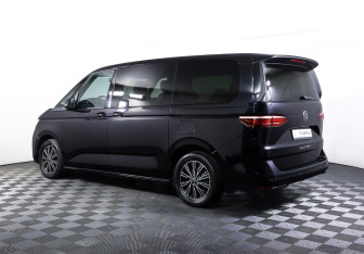 Подержанный автомобиль Volkswagen Multivan 2022 года (7 фото)