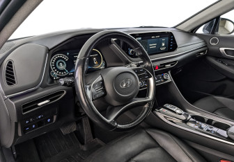 Подержанный автомобиль Hyundai Sonata 2022 года (15 фото)