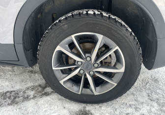 Подержанный автомобиль Geely Coolray 2022 года (10 фото)