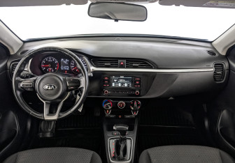 Подержанный автомобиль Kia Rio Hatchback 2021 года (13 фото)
