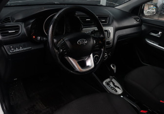 Подержанный автомобиль Kia Rio Hatchback 2015 года (11 фото)