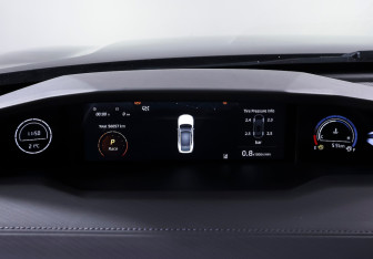 Подержанный автомобиль Changan UNI-V 2023 года (15 фото)