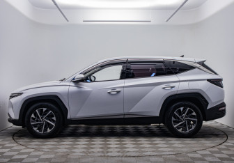 Подержанный автомобиль Hyundai Tucson 2021 года (2 фото)