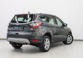 Подержанный автомобиль Ford Kuga 2018 года (5 фото)