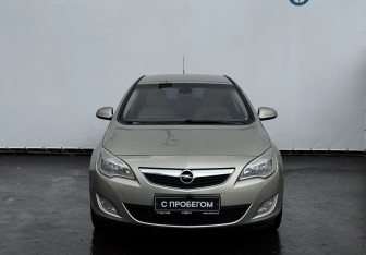 Подержанный автомобиль Opel Astra Hatchback 2011 года (2 фото)