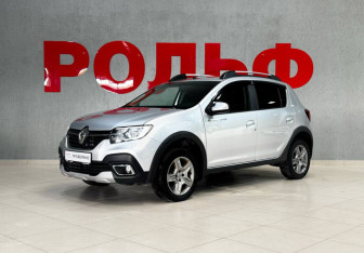 Подержанный автомобиль Renault Sandero 2021 года (9 фото)