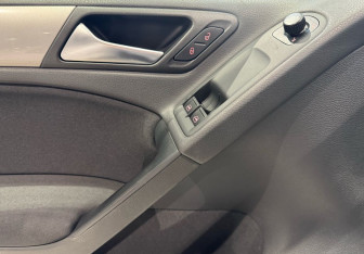 Подержанный автомобиль Volkswagen Golf Hatchback 2010 года (17 фото)