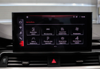 Подержанный автомобиль Audi A4 Sedan 2020 года (20 фото)