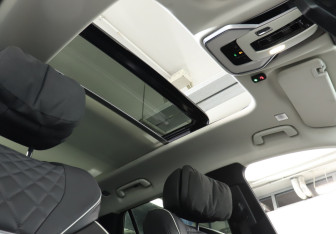 Подержанный автомобиль Hongqi E-HS9 2021 года (19 фото)