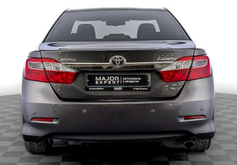 Подержанный автомобиль Toyota Camry Sedan 2014 года (6 фото)