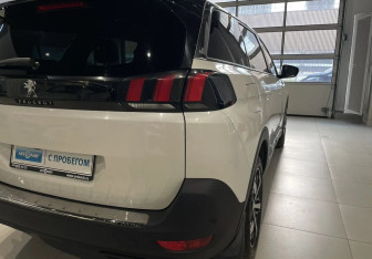 Подержанный автомобиль Peugeot 5008 Suv 2018 года (8 фото)