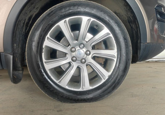 Подержанный автомобиль Land Rover Discovery Sport 2015 года (19 фото)