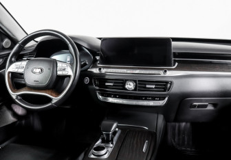Подержанный автомобиль Kia K900 2019 года (11 фото)