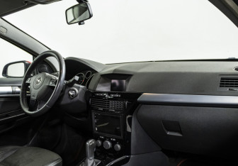 Подержанный автомобиль Opel Astra Hatchback 2008 года (9 фото)
