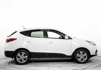 Подержанный автомобиль Hyundai ix35 2012 года (4 фото)