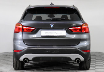 Подержанный автомобиль BMW X1 2017 года (4 фото)