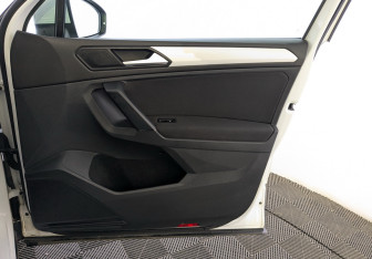 Подержанный автомобиль Volkswagen Tiguan 2021 года (22 фото)
