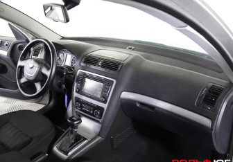 Подержанный автомобиль Skoda Octavia Liftback 2009 года (9 фото)