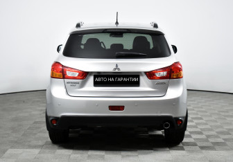 Подержанный автомобиль Mitsubishi ASX 2013 года (6 фото)