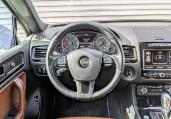 Подержанный автомобиль Volkswagen Touareg 2013 года (22 фото)